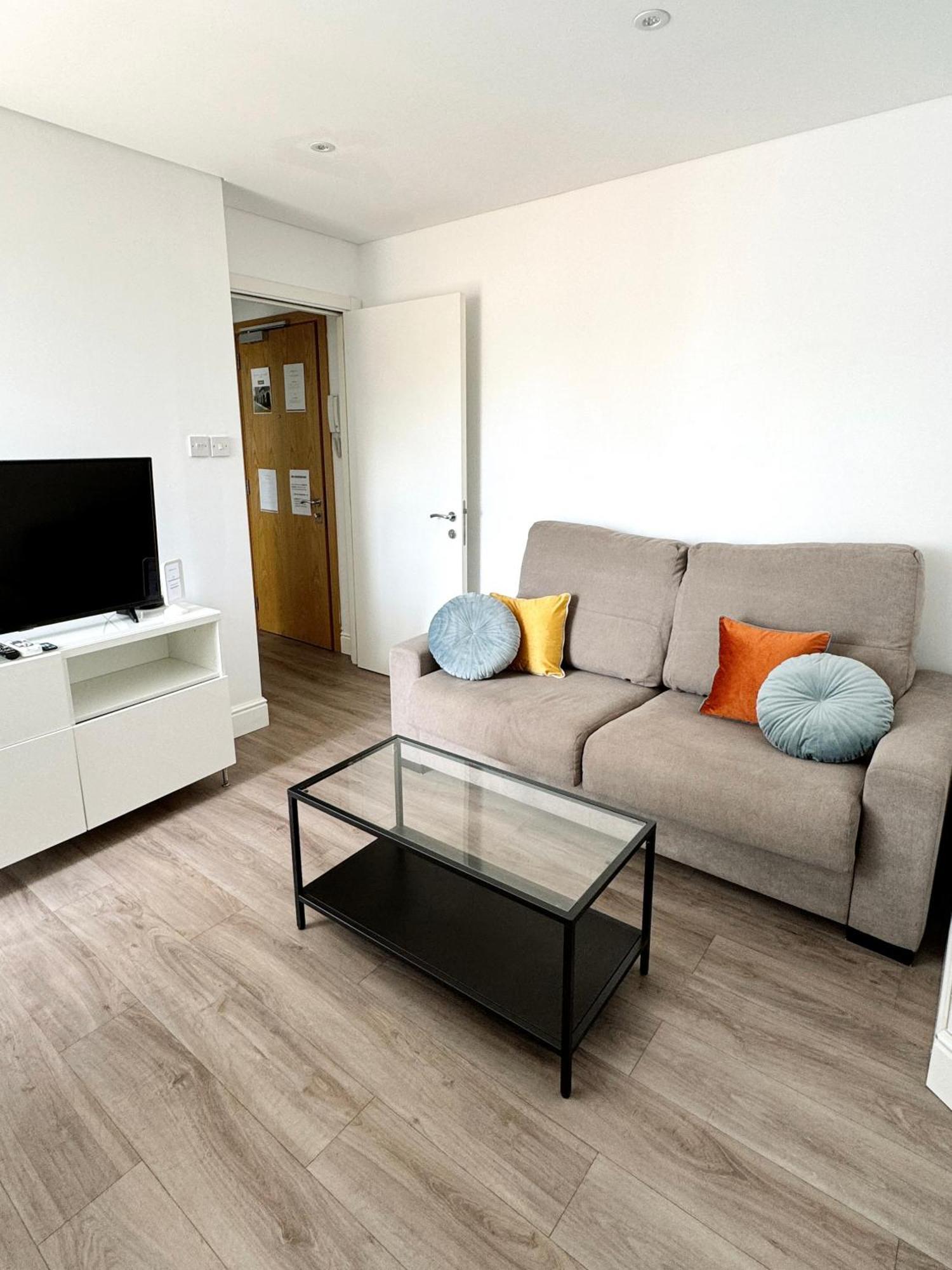 Modern City Centre Two Bedroom Windsor Apartment - Grand Central House Gibraltár Kültér fotó