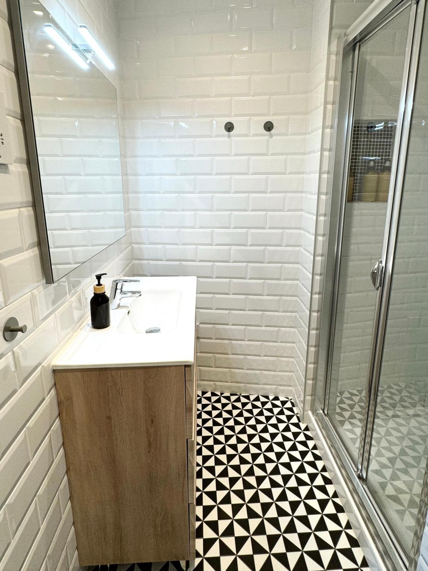 Modern City Centre Two Bedroom Windsor Apartment - Grand Central House Gibraltár Kültér fotó