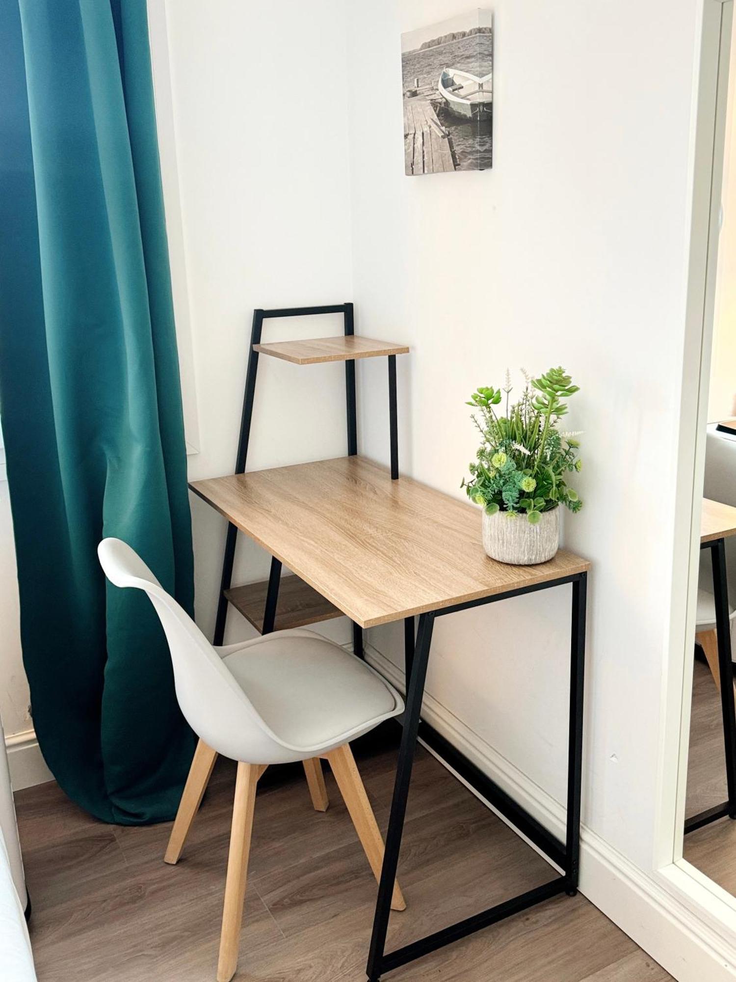 Modern City Centre Two Bedroom Windsor Apartment - Grand Central House Gibraltár Kültér fotó