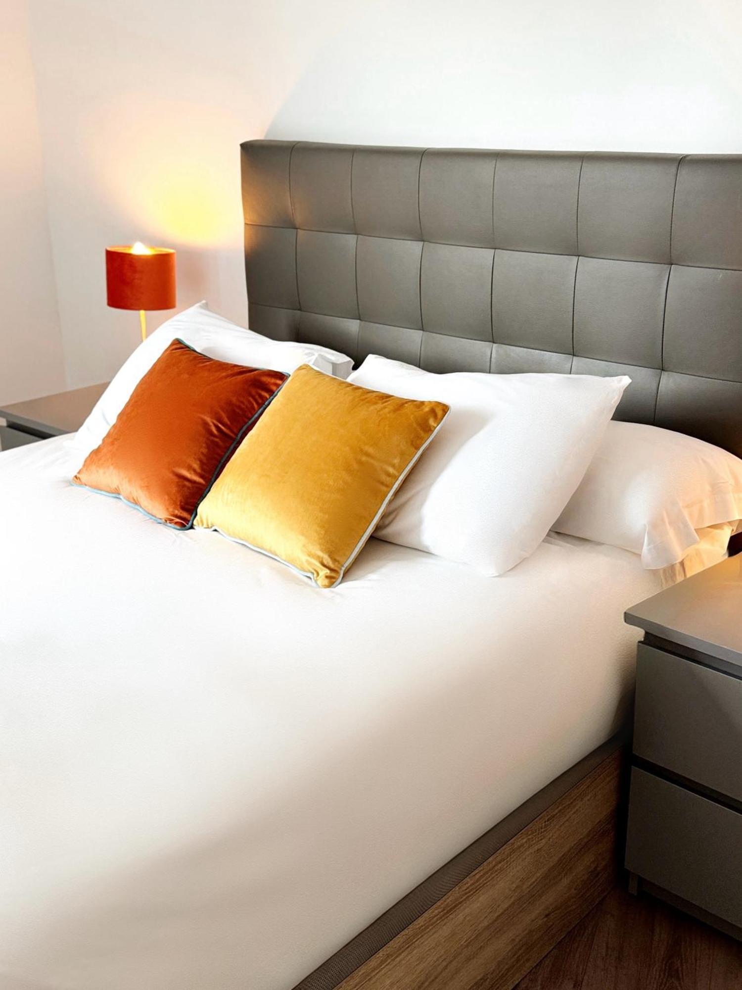 Modern City Centre Two Bedroom Windsor Apartment - Grand Central House Gibraltár Kültér fotó
