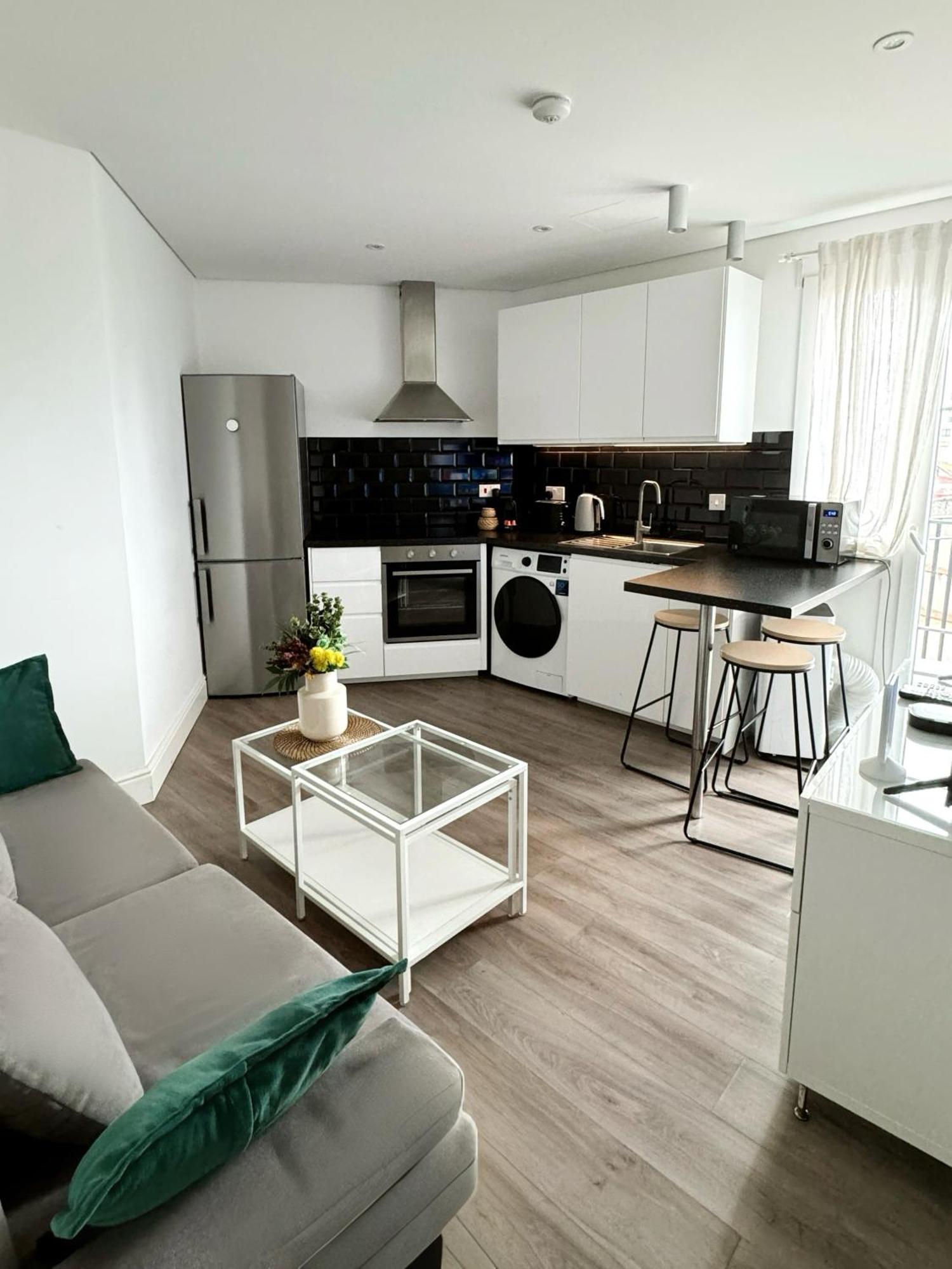Modern City Centre Two Bedroom Windsor Apartment - Grand Central House Gibraltár Kültér fotó