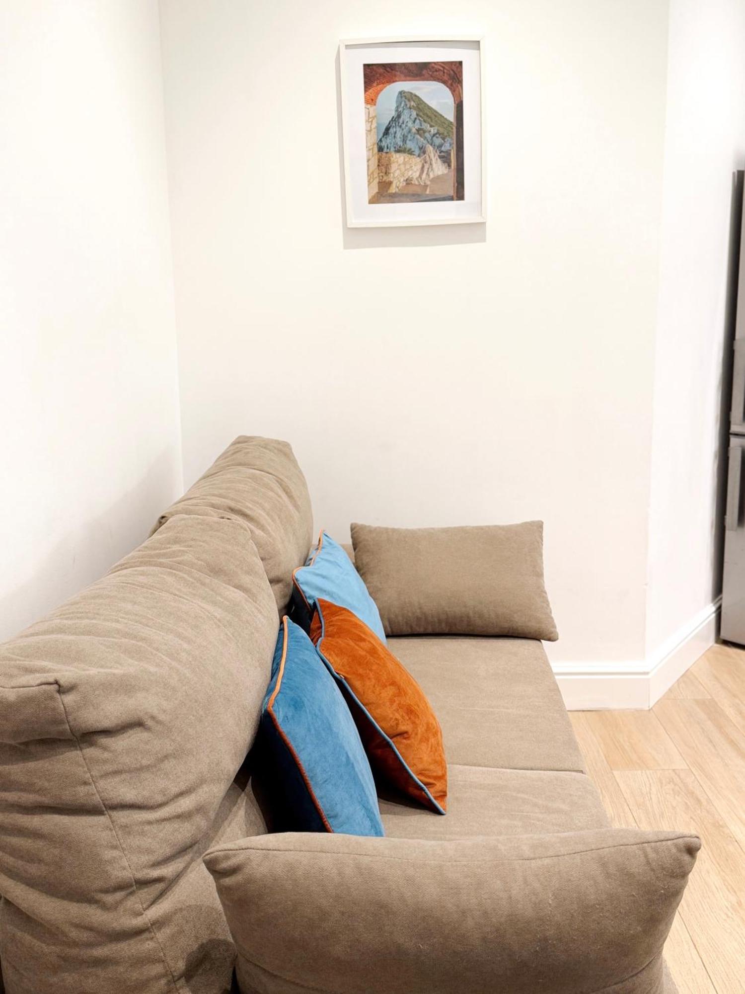 Modern City Centre Two Bedroom Windsor Apartment - Grand Central House Gibraltár Kültér fotó