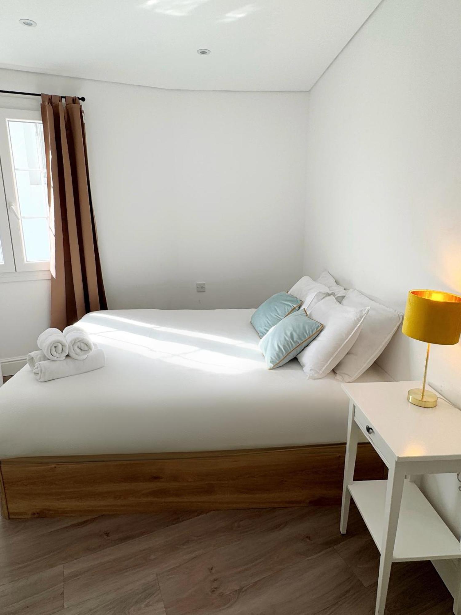 Modern City Centre Two Bedroom Windsor Apartment - Grand Central House Gibraltár Kültér fotó